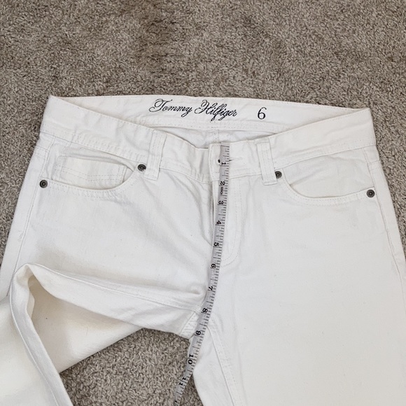 Tommy Hilfiger White Jeans | Size 6 - Picture 8 of 11